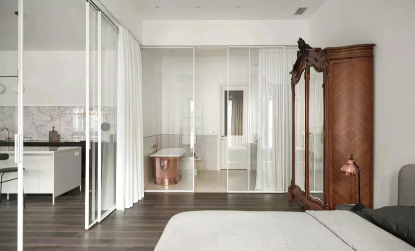 SLIDING DOOR